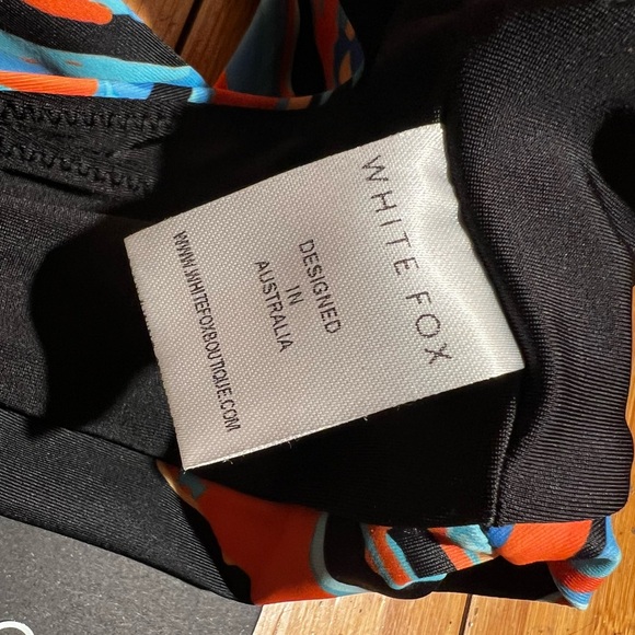 NWT White Fox Blue & Orange Swirl Temp Me Halter Crop Top Size M - Picture 10 of 11